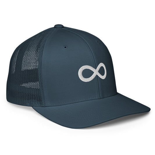 Closed-back Métis trucker cap